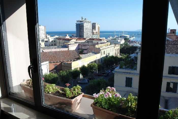 Regina Margherita Otel'den Cagliari manzarası 
