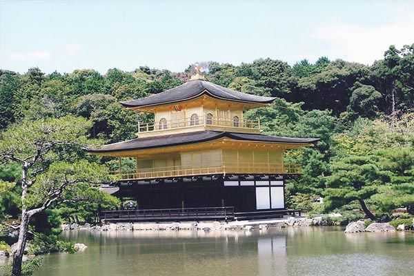 Kyoto'da Altın Tapınak (Kingakuji)