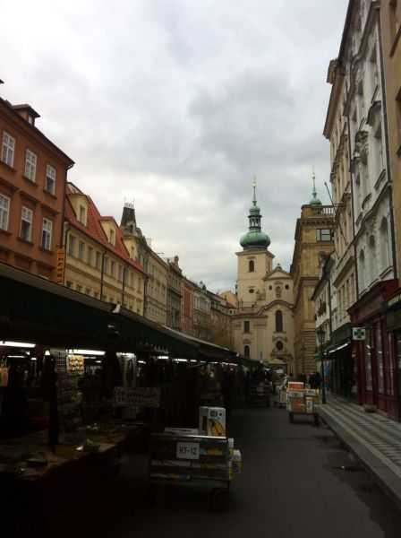 Prag'da sokak pazarı