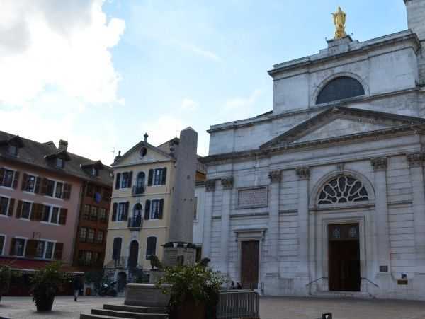 Eski Belediye Binası ve Notre Dame de Liesse Kilisesi, Annecy - Fransa