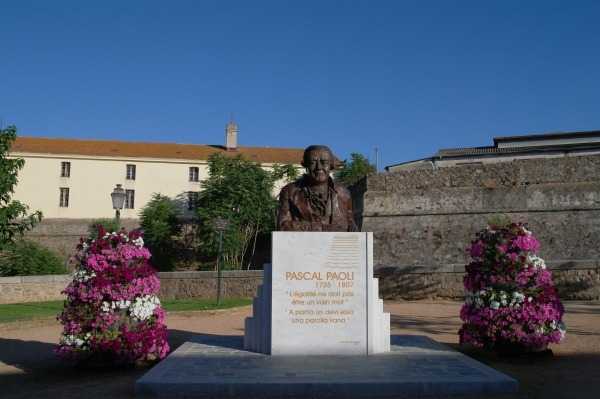 Citadel - Korsika'ya kısa süren bağımsızlığını hediye eden kahraman Pauli'nin Heykeli