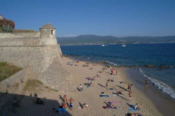 Citadel ve sahile bakan gözetleme kulesi