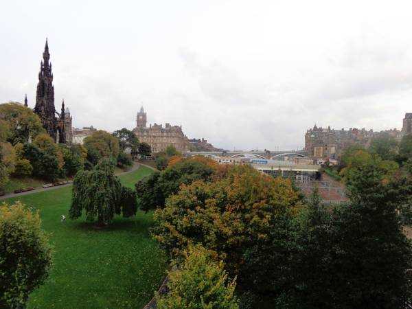 Princess Street Gardens ve Balmoral Hotel - Edinburgh