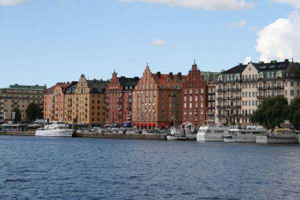 Drottningholms’e giden tekneden Stockholm’un Norr Mälarstrand Kungsholmen bölgesi...