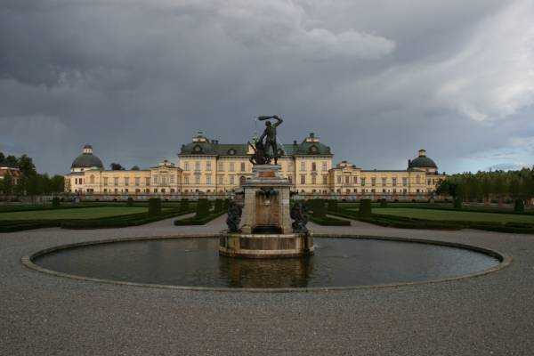 Drottningholm Sarayı…