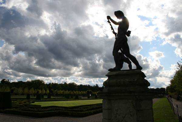 Drottningholm Sarayı bahçesi…