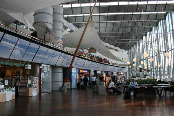 Ahşap parkeleri ile İsveç’in Arlanda Havaalanı – Terminal-5 