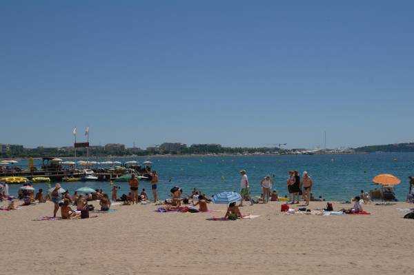 Cannes Halk Plajı