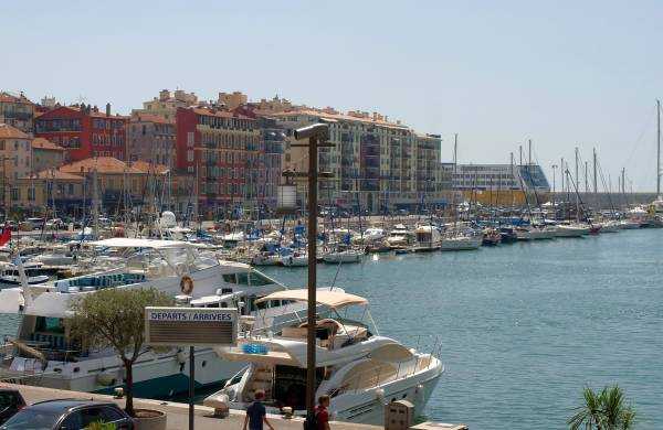Nice Limanı'nda bekleyen Korsika feribotumuz :)