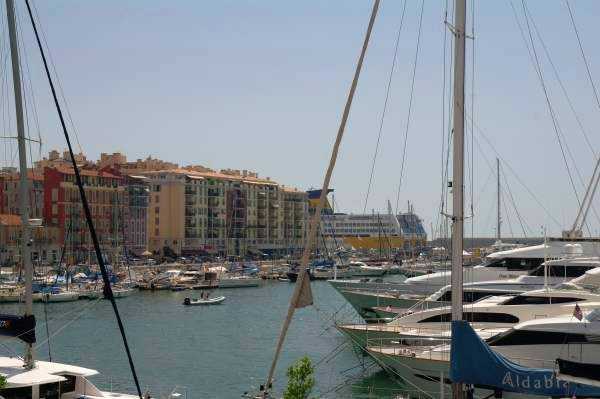 Nice Limanı'nda bekleyen Korsika feribotumuz :)