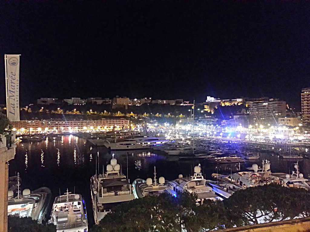 Tepeden Port Hercule gece manzarası