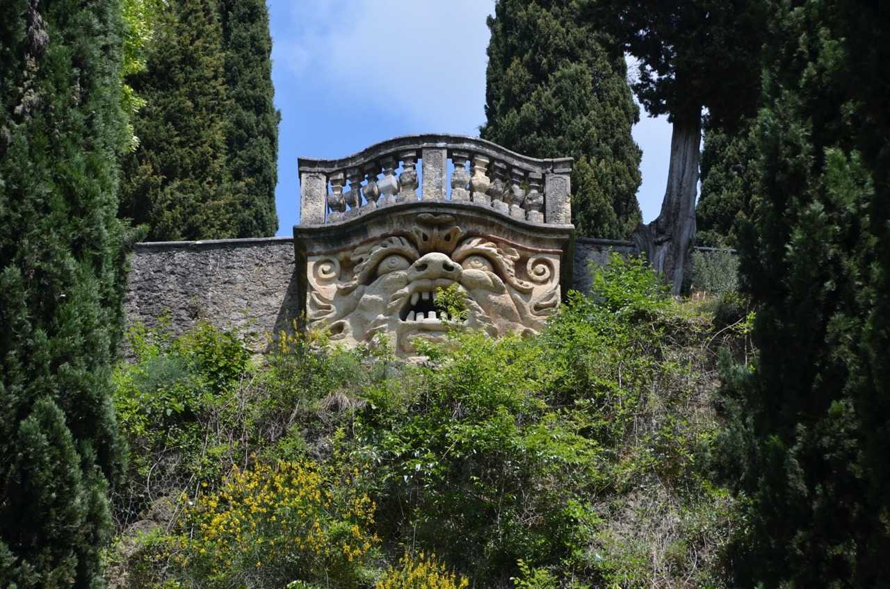 Giardino Guisti – Bu balkondan Veronayı ve bahçeyi izlemek mümkün…