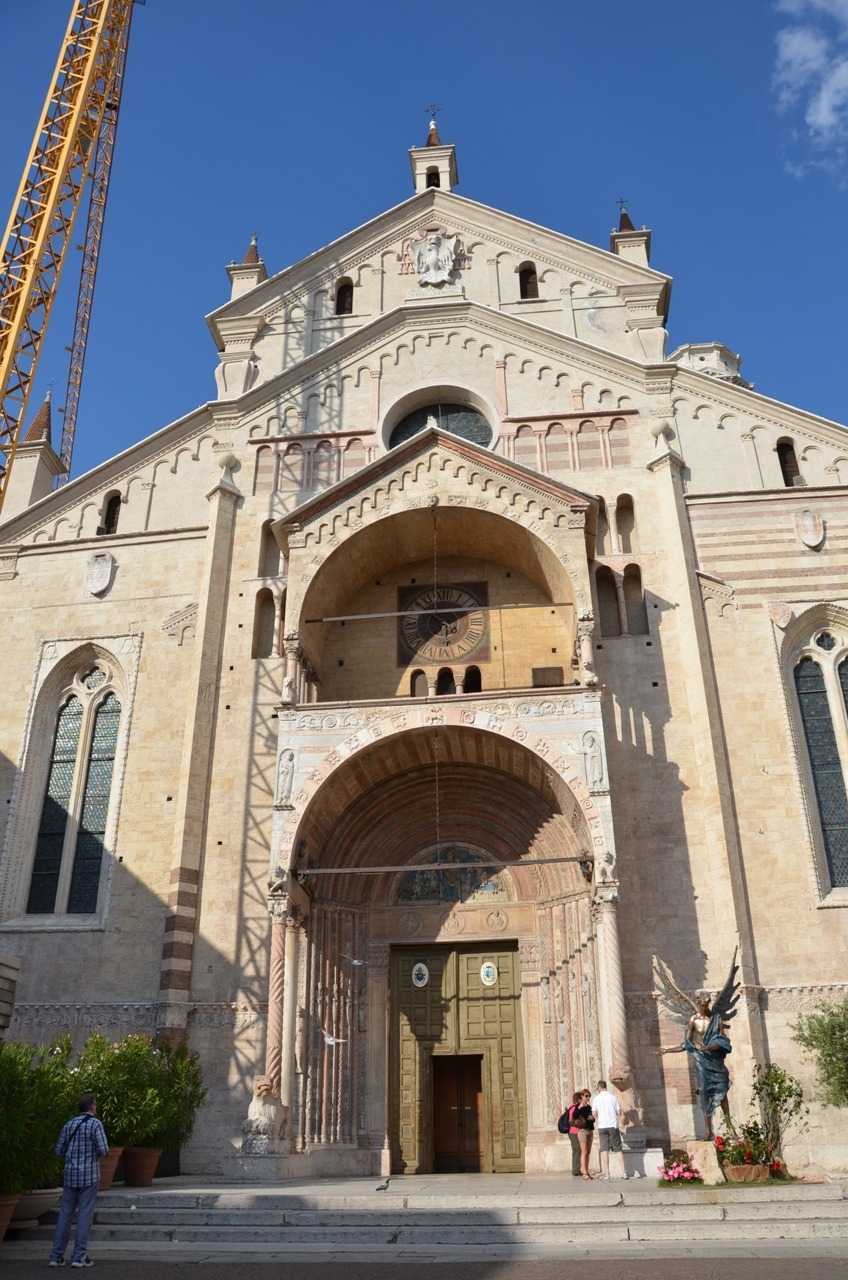 Romanesk üsluptaki kilise Duomo Cattedrale di Santa Maria Matricolare - Verona…