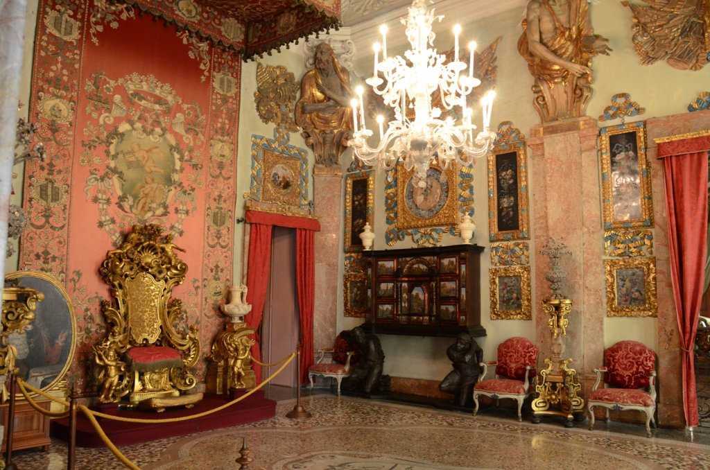 Palazzo Borromeo taht odası - Isola Bella – Stresa – Maggiore Gölü…