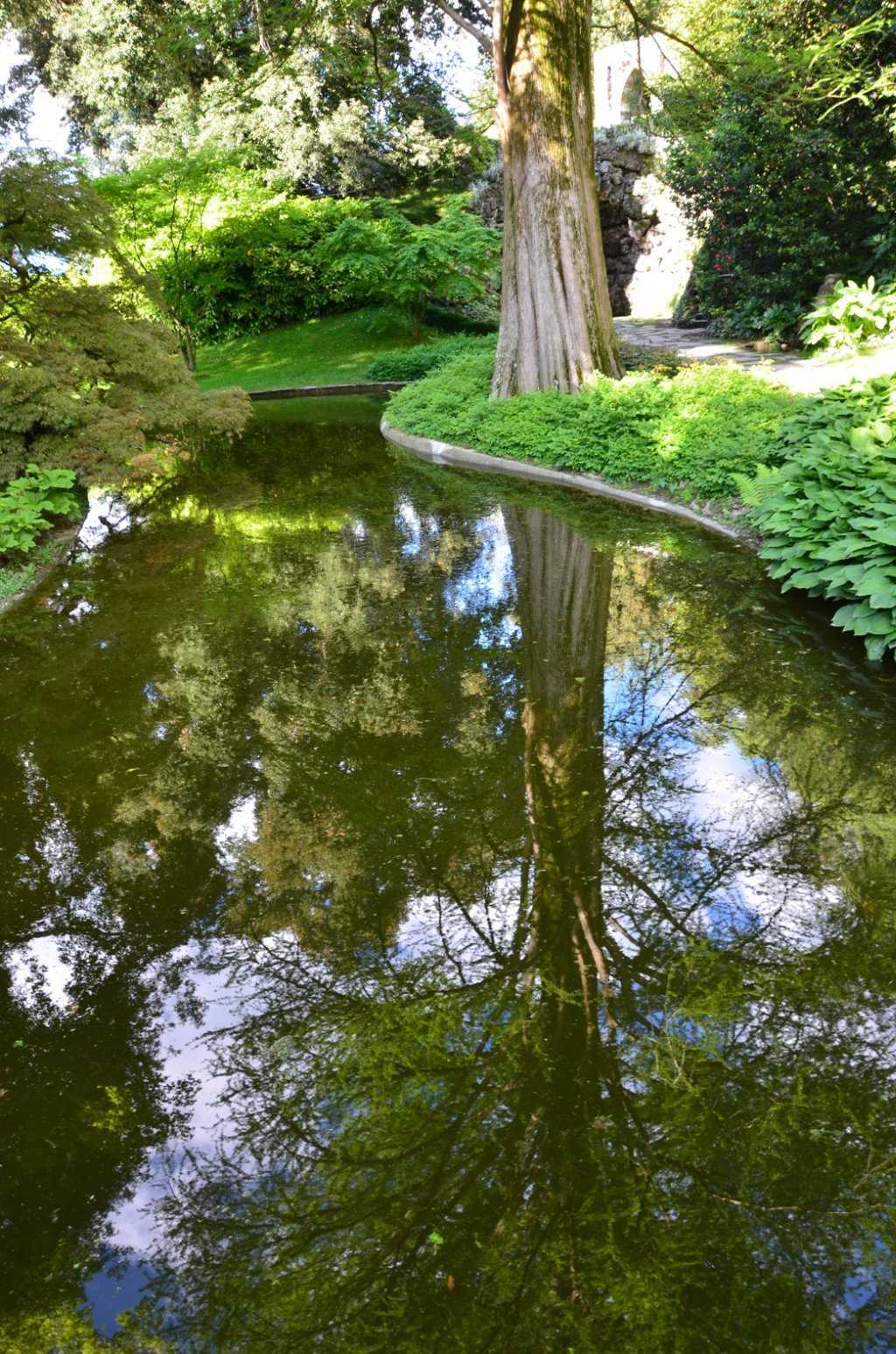 I Giardini di Villa Melzi – Göletlerdeki yansımalar görsel bir şölen sunuyor…