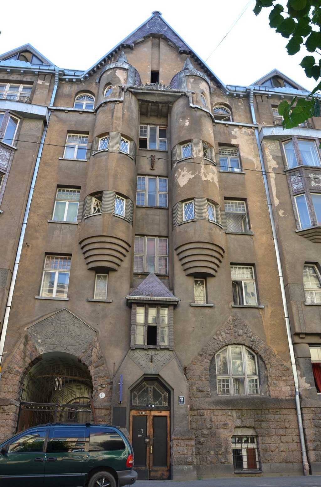 Alberta iela 11 adresindeki Ulusal romantizm (National Romanticism) stilindeki Art Nouveau yapı – 1908, Mimar Eižens Laube…