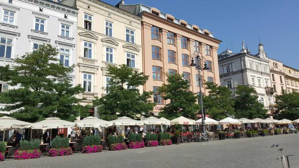 Krakow ana meydandaki kafe ve restoranlar