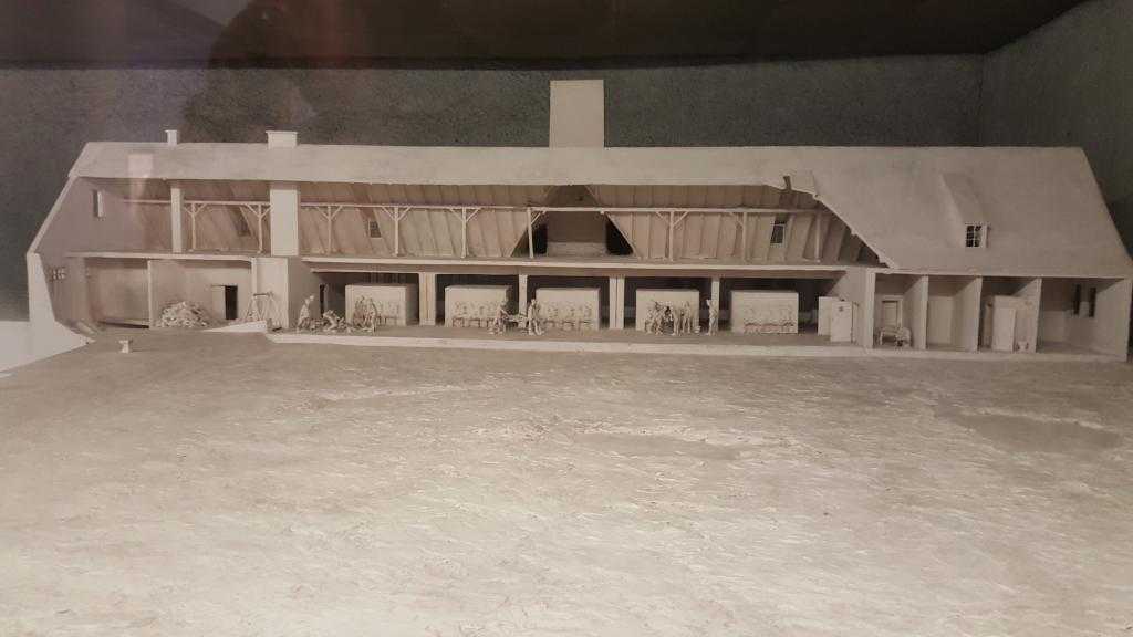 Gaz odaları ve krematoryum olarak kullanılan yapıların örnek bir maketi