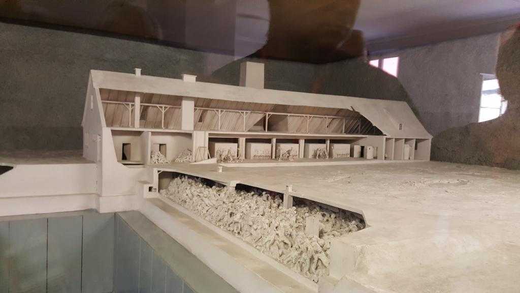 Gaz odaları ve krematoryum olarak kullanılan yapının örnek maketi