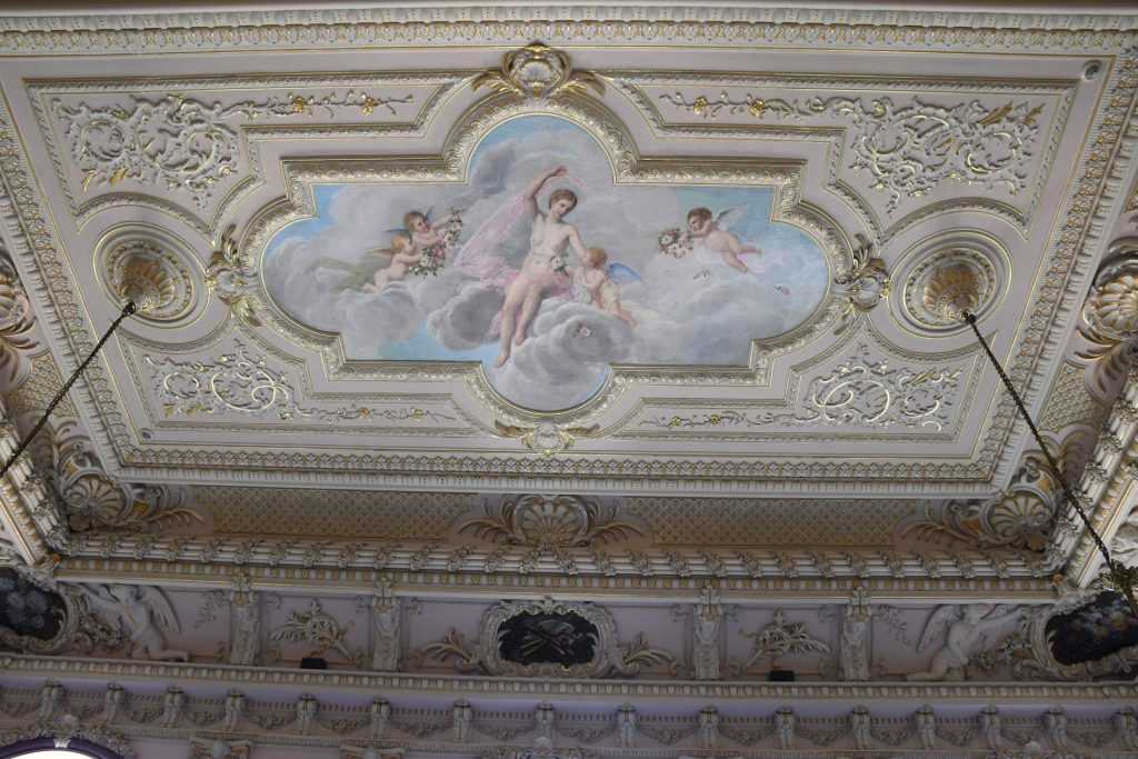 Estoi Sarayı Asilzade Salonu (Salão Nobre) tavanındaki stuko işleri 